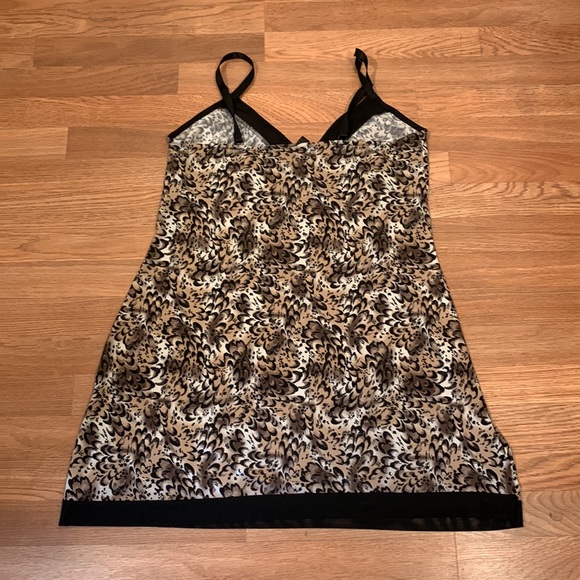 Marilyn Monroe Intimates, sleeveless brown/black floral pattern. Size 3X. - Picture 3 of 10